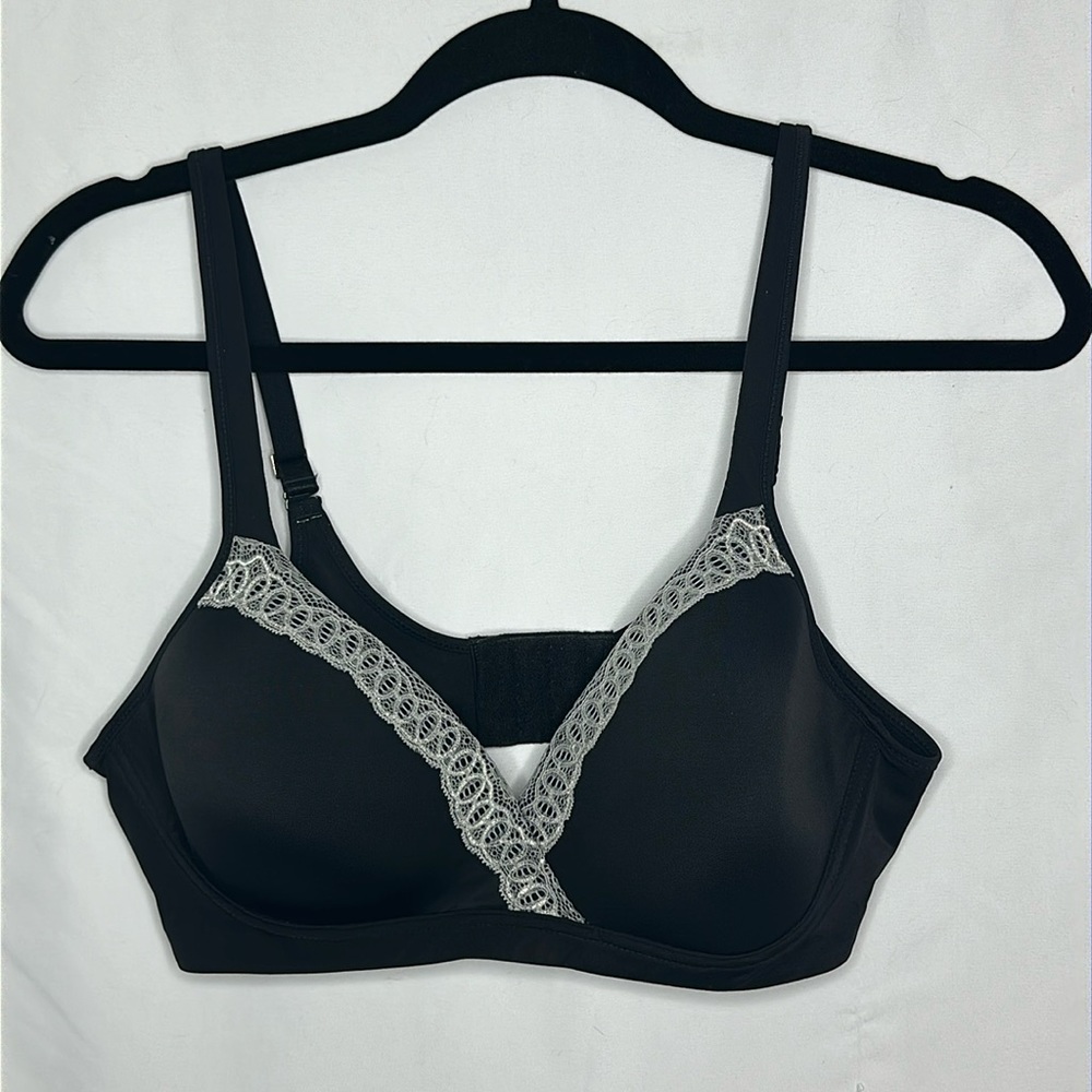 Lace Trim Bra by Hanes